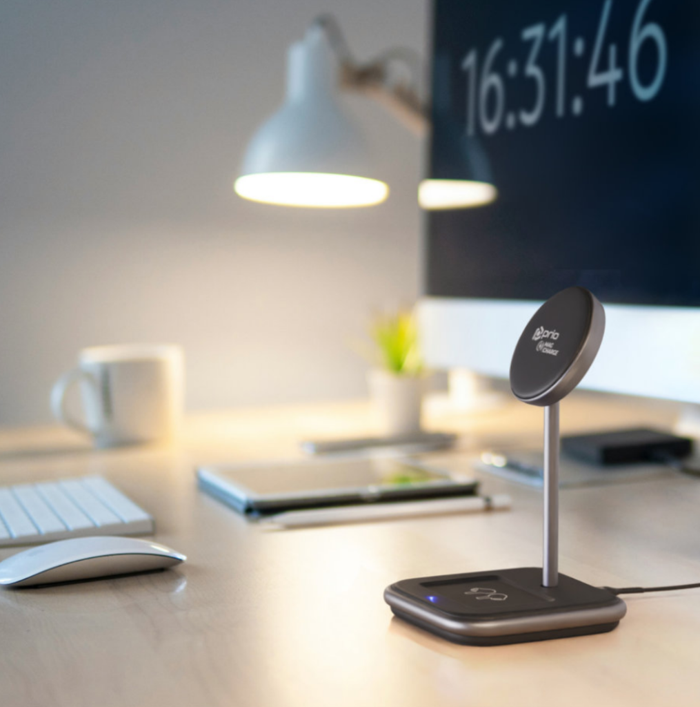 3D product image of a desktop wireless charger